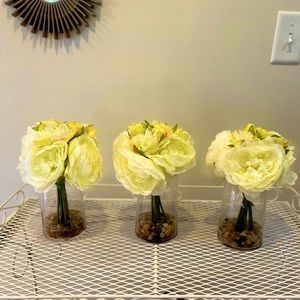 Bouquet in vase, 3 Floral arrangements in glass vases, white/cream/yellow